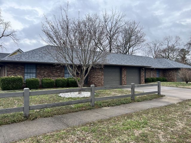 1525 Spruce Street, Murphysboro, IL 62966