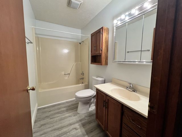 1525 Spruce Street, Murphysboro, IL 62966