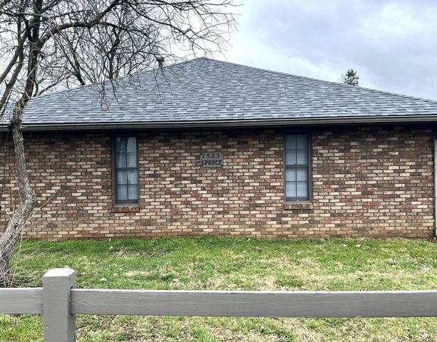 1525 Spruce Street, Murphysboro, IL 62966