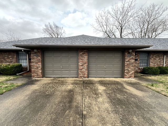 1525 Spruce Street, Murphysboro, IL 62966