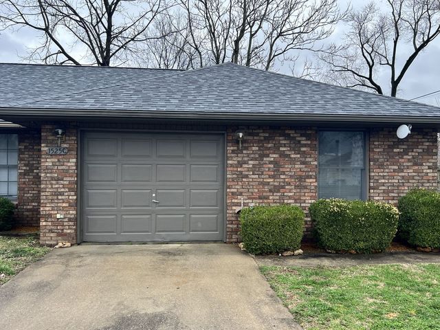 1525 Spruce Street, Murphysboro, IL 62966