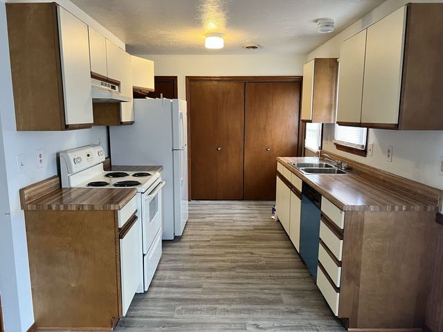 1525 Spruce Street, Murphysboro, IL 62966