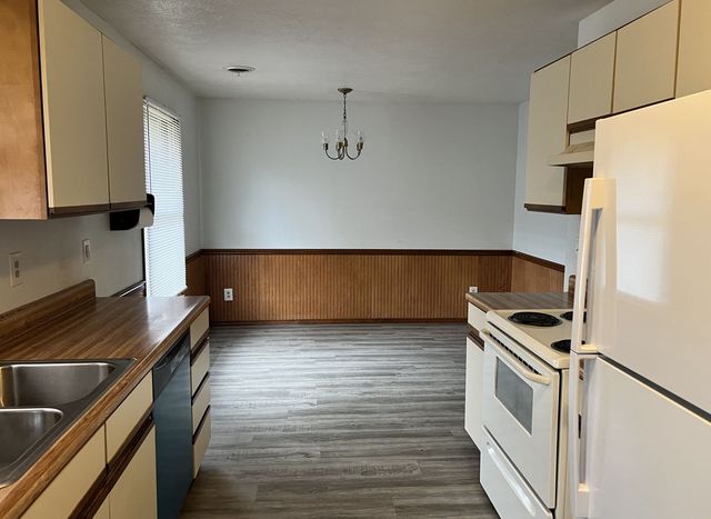 1525 Spruce Street, Murphysboro, IL 62966