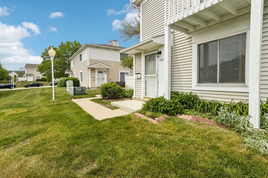 Image 2 of property listing at 1541 Cornell Place 0, Hoffman Estates, IL 60169