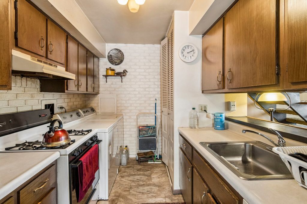 Image 11 of property listing at 1541 Cornell Place 0, Hoffman Estates, IL 60169