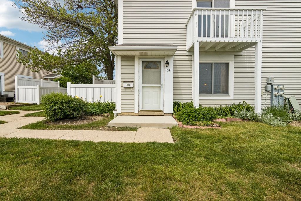 Image 3 of property listing at 1541 Cornell Place 0, Hoffman Estates, IL 60169