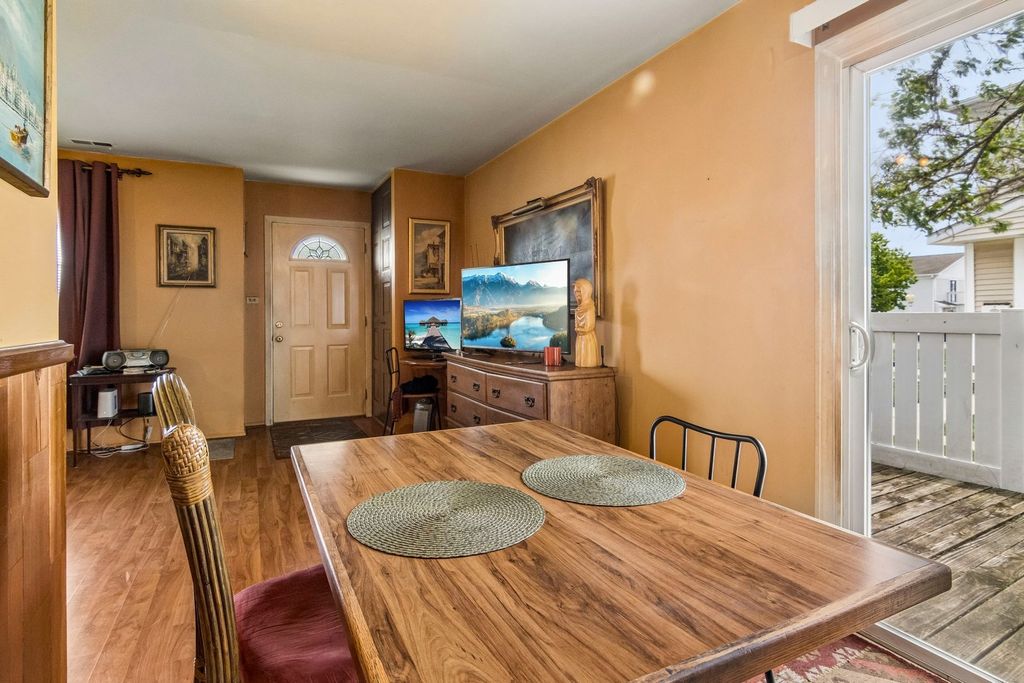 Image 9 of property listing at 1541 Cornell Place 0, Hoffman Estates, IL 60169