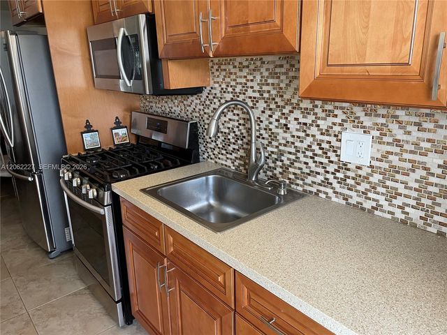 20120 NE 2nd Avenue W28, Miami Gardens, FL 33179