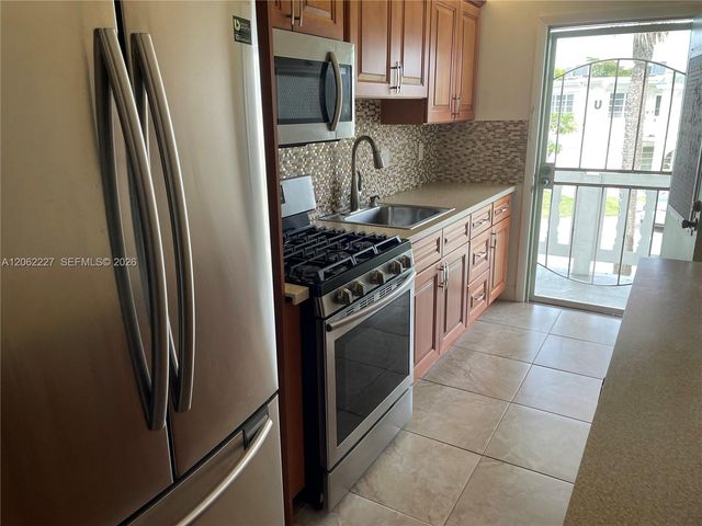 20120 NE 2nd Avenue W28, Miami Gardens, FL 33179