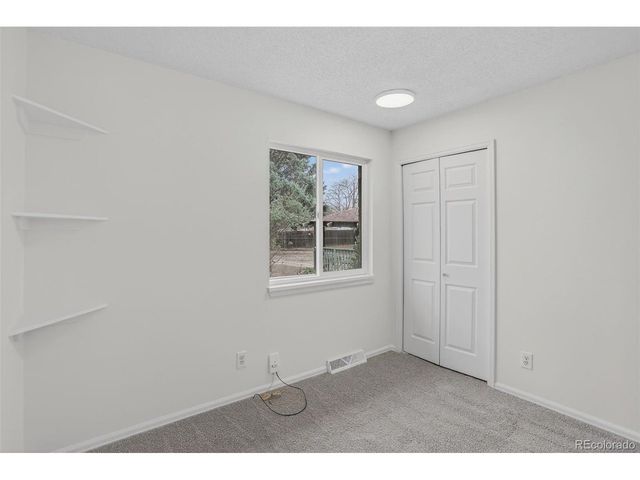 1820 Meadow Ln, Longmont, CO 80501