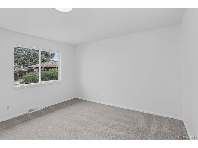 1820 Meadow Ln, Longmont, CO 80501