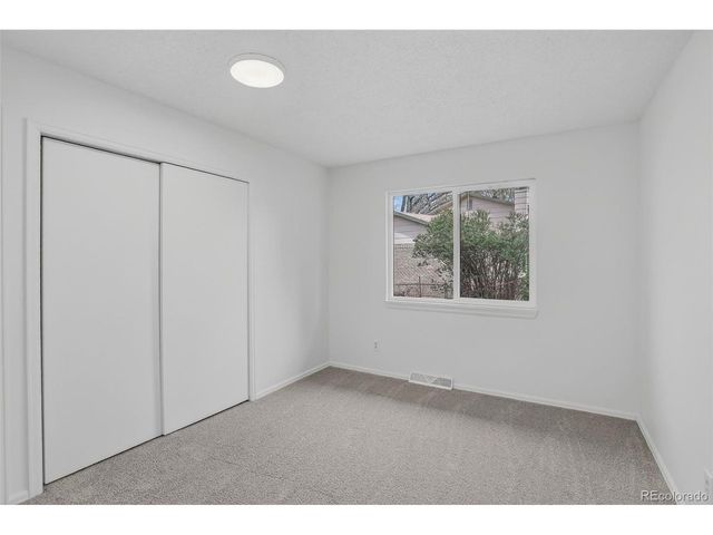 1820 Meadow Ln, Longmont, CO 80501