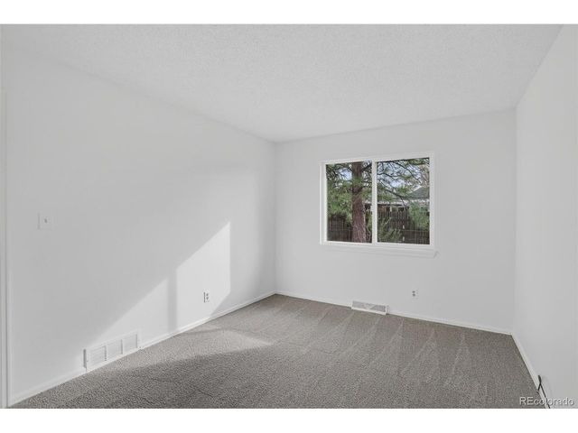 1820 Meadow Ln, Longmont, CO 80501