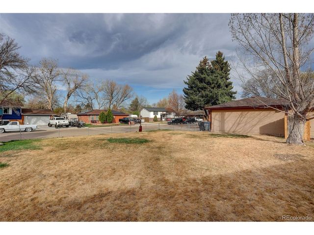 1820 Meadow Ln, Longmont, CO 80501