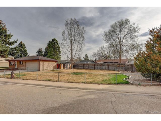 1820 Meadow Ln, Longmont, CO 80501