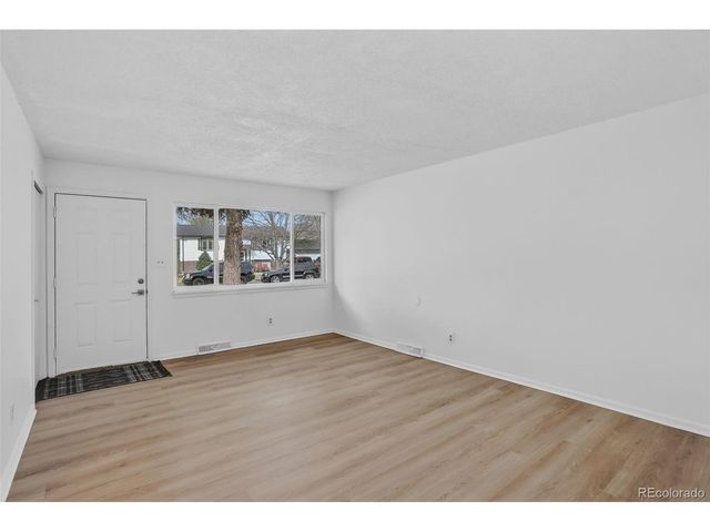 1820 Meadow Ln, Longmont, CO 80501