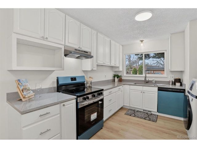 1820 Meadow Ln, Longmont, CO 80501