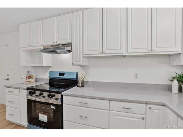 1820 Meadow Ln, Longmont, CO 80501