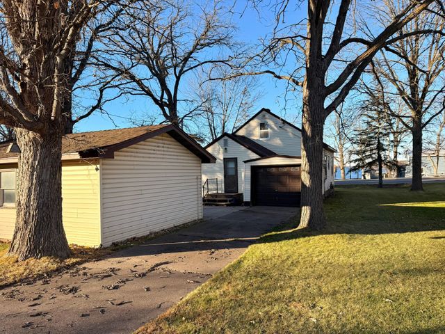 685 Main Street W, Isle, MN 56342