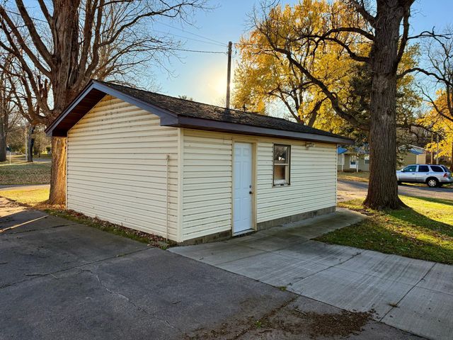 685 Main Street W, Isle, MN 56342