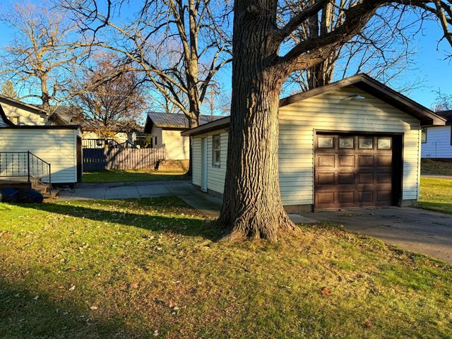 685 Main Street W, Isle, MN 56342