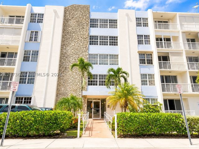 3551 SW 9th Ter 502, Miami, FL 33135