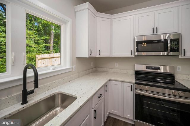 10602 GREENWOOD DR, Spotsylvania, VA 22553