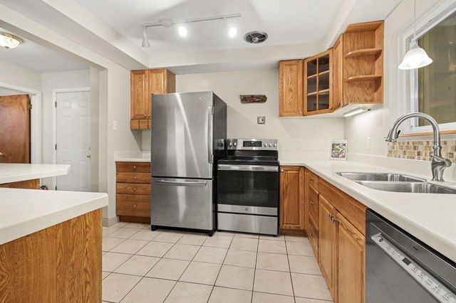 20761 W 13 Mile Road, Beverly Hills Vllg, MI 48025