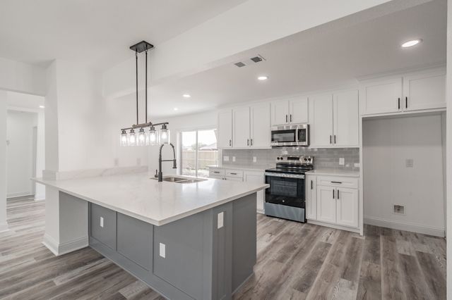 207 N Hickory Street, Venus, TX 76084