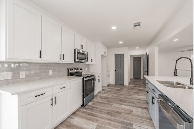 207 N Hickory Street, Venus, TX 76084