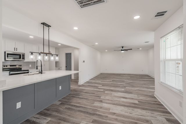 207 N Hickory Street, Venus, TX 76084