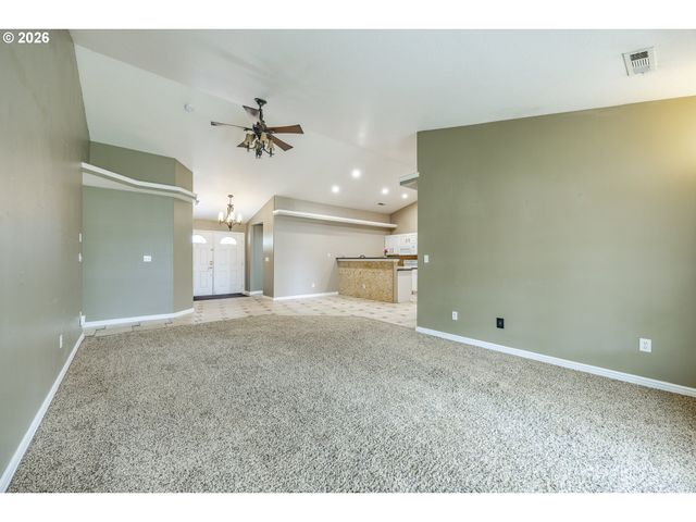 6876 SIMEON Dr, Springfield, OR 97478