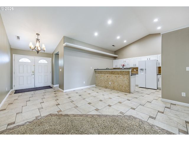6876 SIMEON Dr, Springfield, OR 97478