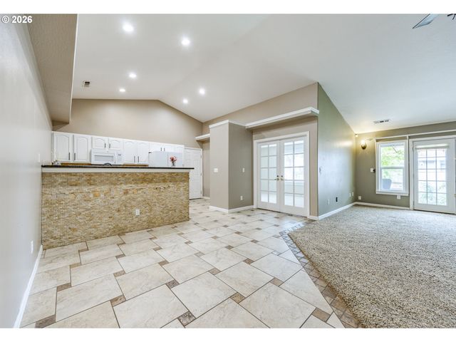 6876 SIMEON Dr, Springfield, OR 97478