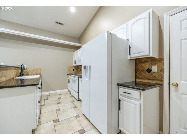 6876 SIMEON Dr, Springfield, OR 97478