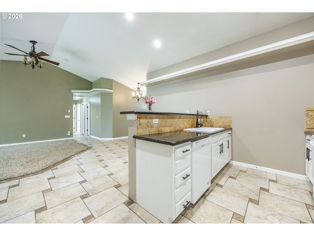 6876 SIMEON Dr, Springfield, OR 97478