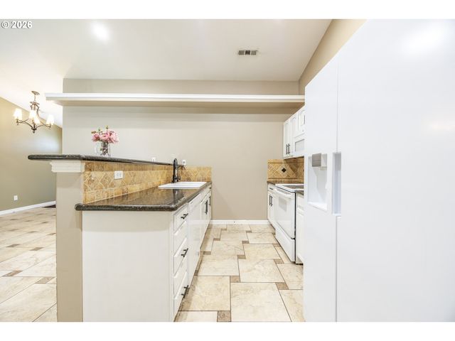 6876 SIMEON Dr, Springfield, OR 97478