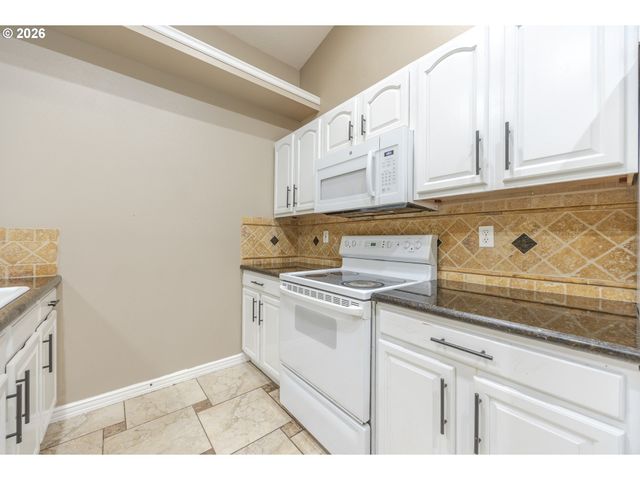 6876 SIMEON Dr, Springfield, OR 97478
