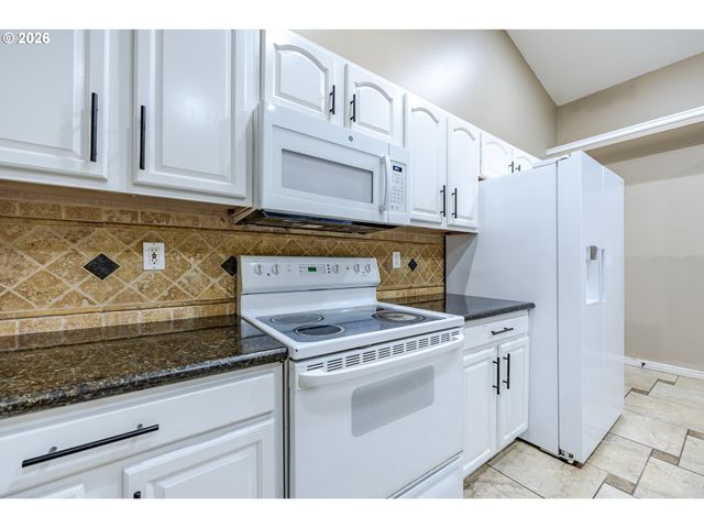 6876 SIMEON Dr, Springfield, OR 97478