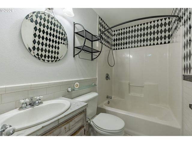 6876 SIMEON Dr, Springfield, OR 97478