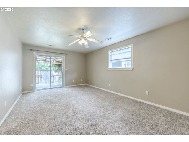 6876 SIMEON Dr, Springfield, OR 97478