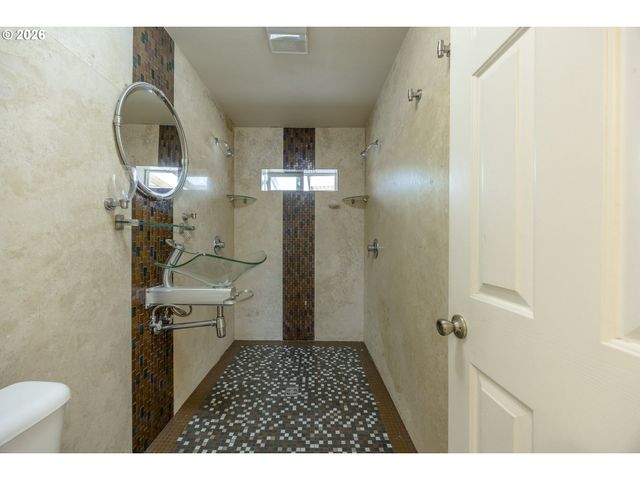 6876 SIMEON Dr, Springfield, OR 97478