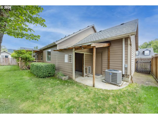 6876 SIMEON Dr, Springfield, OR 97478