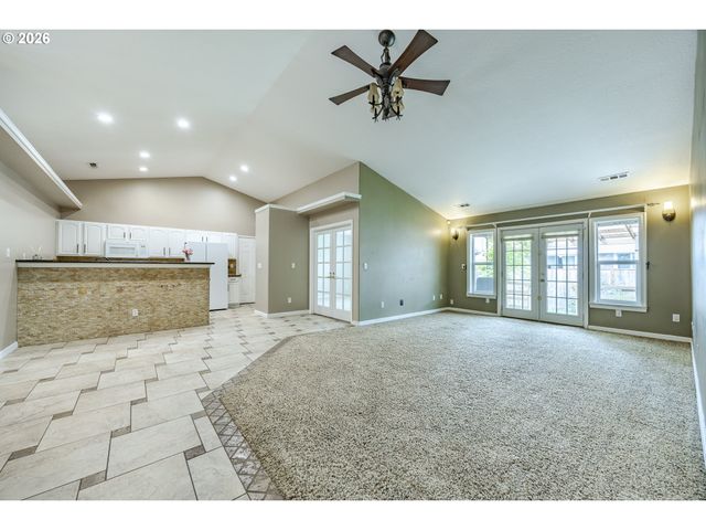 6876 SIMEON Dr, Springfield, OR 97478