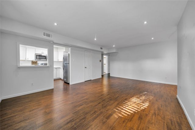 5043 Les Chateaux Drive 214, Dallas, TX 75235