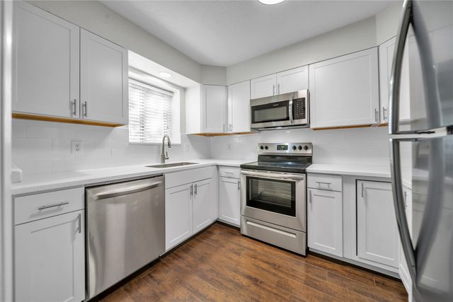 5043 Les Chateaux Drive 214, Dallas, TX 75235