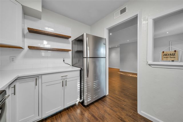 5043 Les Chateaux Drive 214, Dallas, TX 75235