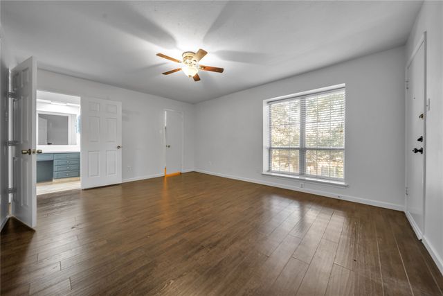 5043 Les Chateaux Drive 214, Dallas, TX 75235