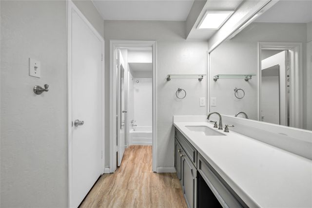 5043 Les Chateaux Drive 214, Dallas, TX 75235