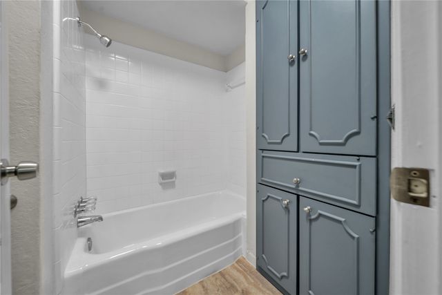 5043 Les Chateaux Drive 214, Dallas, TX 75235